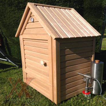 Smokehouse for cold smoking with a smoke generator